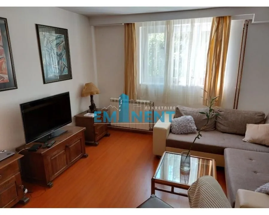 Izdavanje, dvosoban stan, 60m², Zemun Kalvarija, Zemun Sve Podlokacije