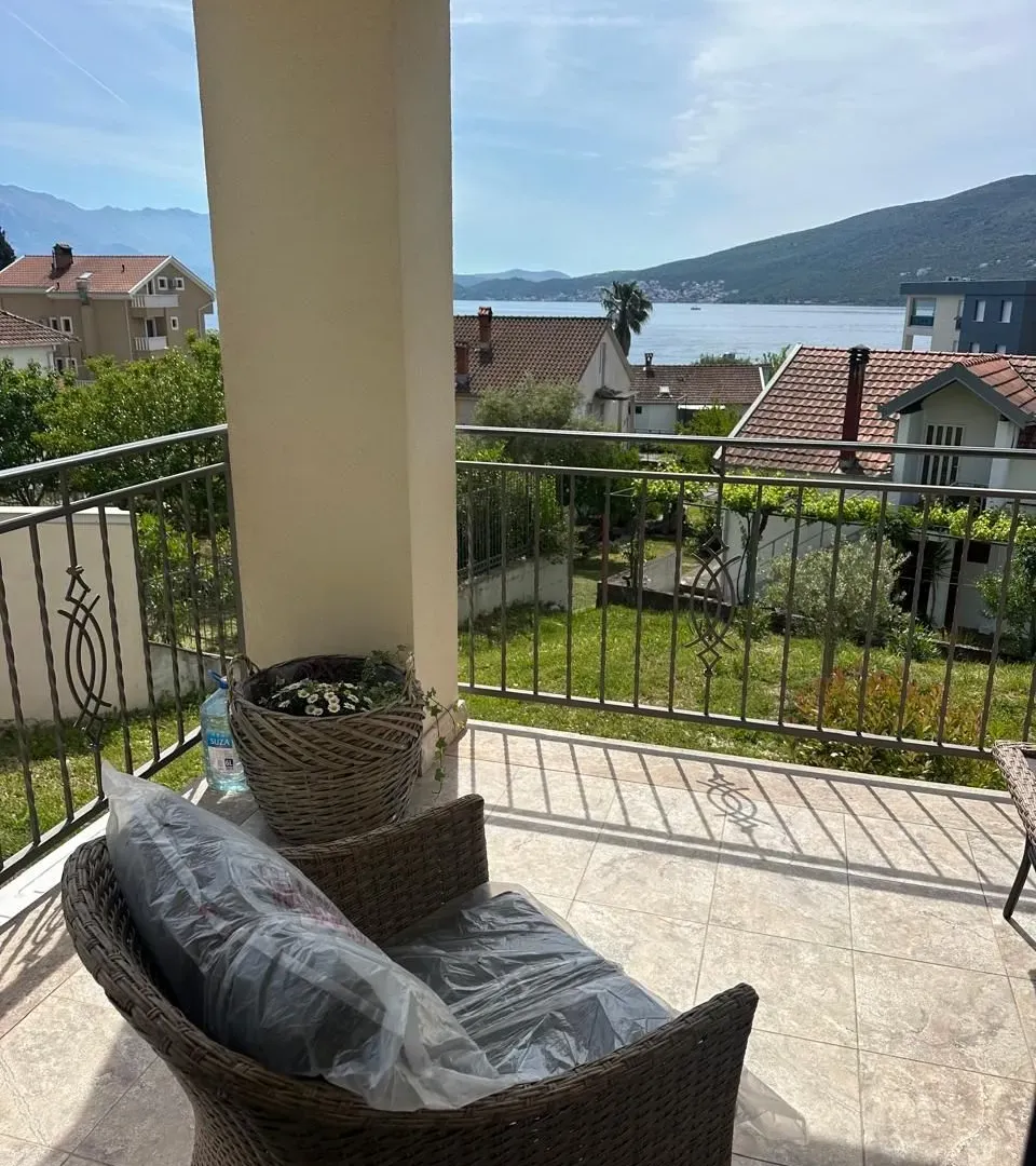 Prodaja, dvosoban stan, 85m², Đenovići, Herceg Novi