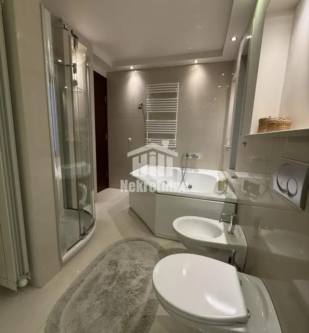 Izdavanje, kuća, 330m², Čukarica, Beograd