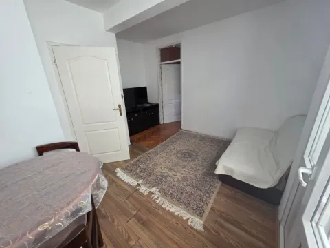 Izdavanje, jednosoban stan, 45m², Blok 6, Podgorica - image 3