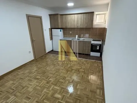 Izdavanje, trosoban stan, 96m², Bulevar Evrope, Novi Sad Sve Podlokacije - image 8
