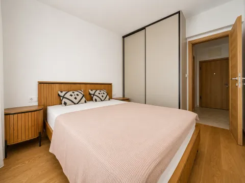 Izdavanje, jednosoban stan, 46m², New City, Podgorica - image 8