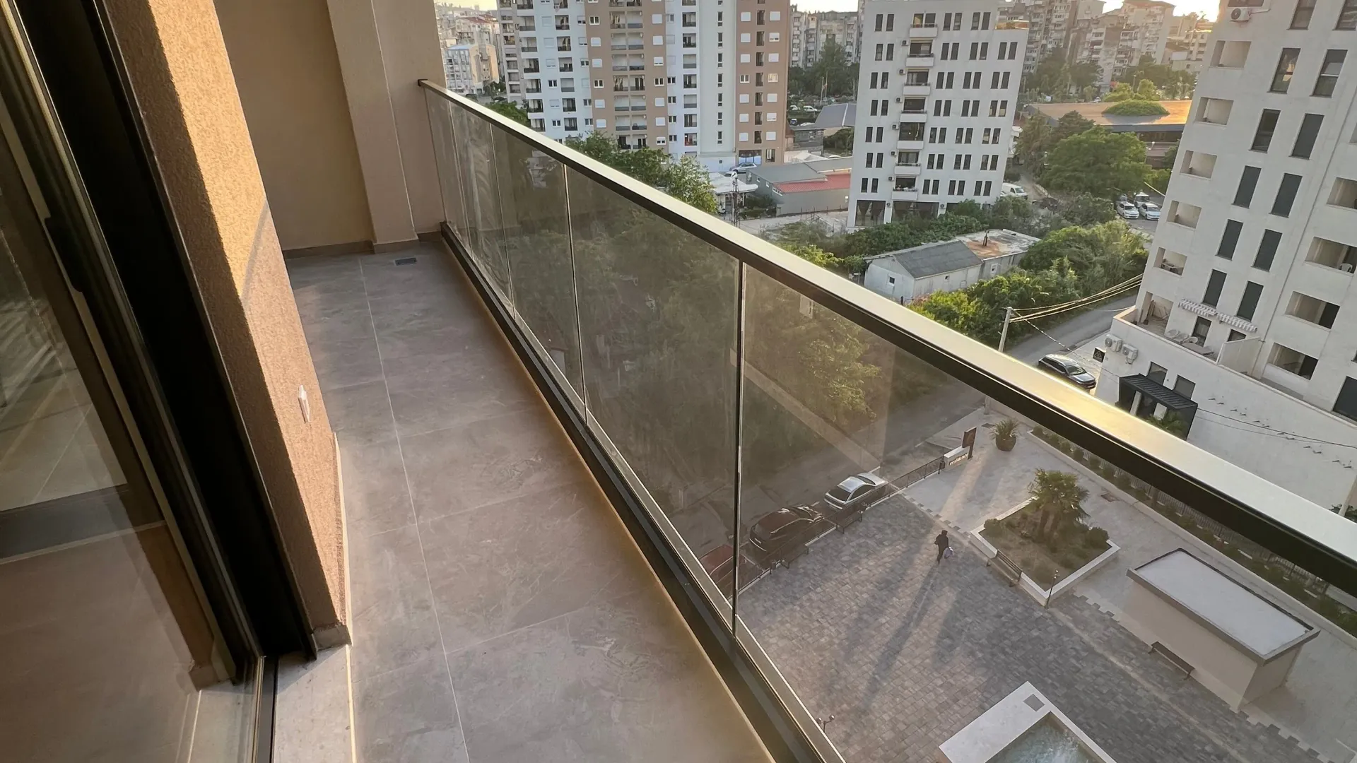 Izdavanje, jednosoban stan, 70m², Centar, Bar