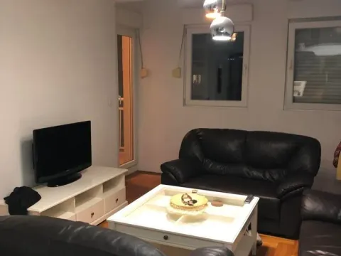 Izdavanje, jednosoban stan, 54m², City Kvart, Podgorica - image 1