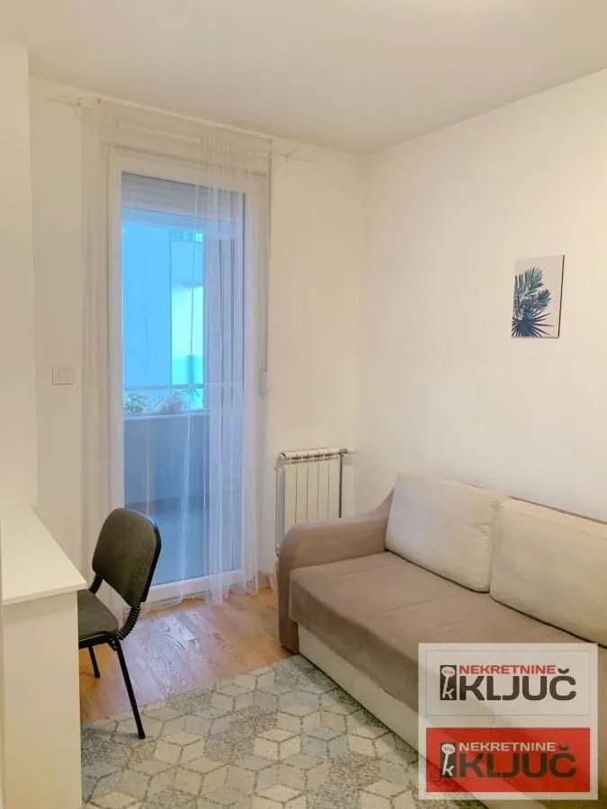 Izdavanje, jednosoban stan, 40m², Adamovićevo Naselje, Novi Sad Sve Podlokacije