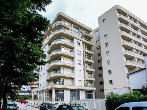 Izdavanje, trosoban stan, 103m², Centar, Budva - image 10