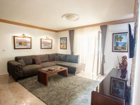 Prodaja, dvosoban stan, 72m², Centar, Budva - image 1