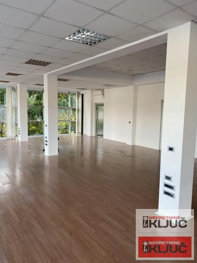 Izdavanje, poslovni prostor, 400m², Novo naselje, Novi Sad
