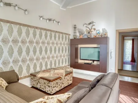 Sale, two bedroom apartment, 75m², Budva, Crna Gora - image 1