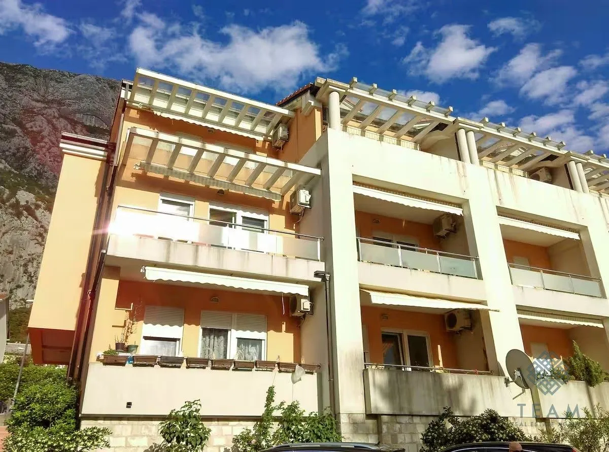 View of the facade and terraces of the residential building.