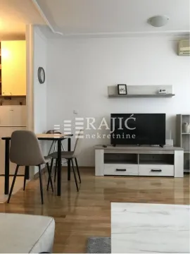 Dnevna soba sa trpezarijom i TV komodom. - image 2
