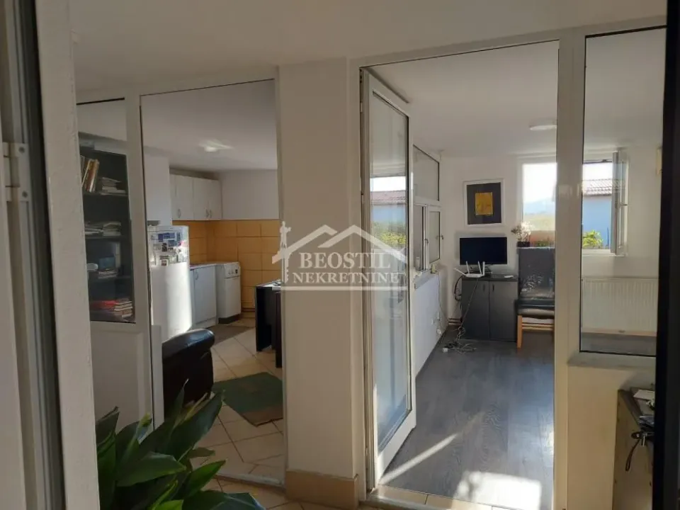 Sale, office space, 257m², Divostin, Kragujevac