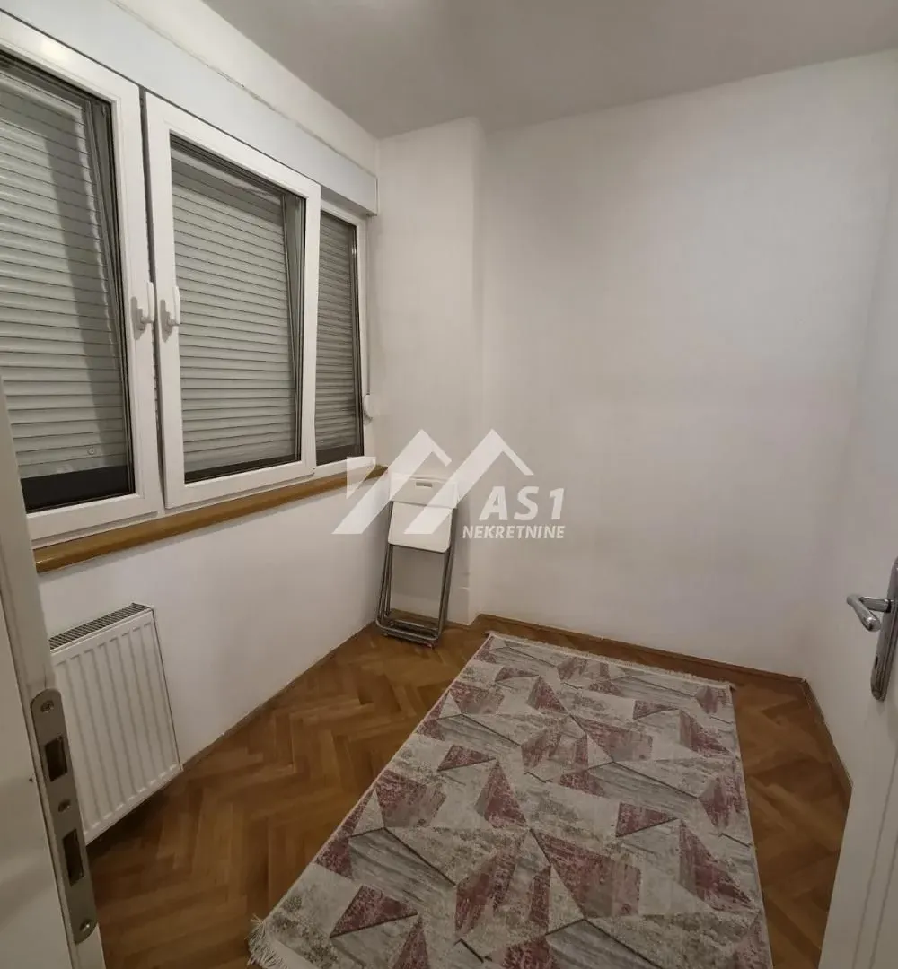 Izdavanje, jednosoban stan, 33m², Socijalno, Novi Sad Sve Podlokacije