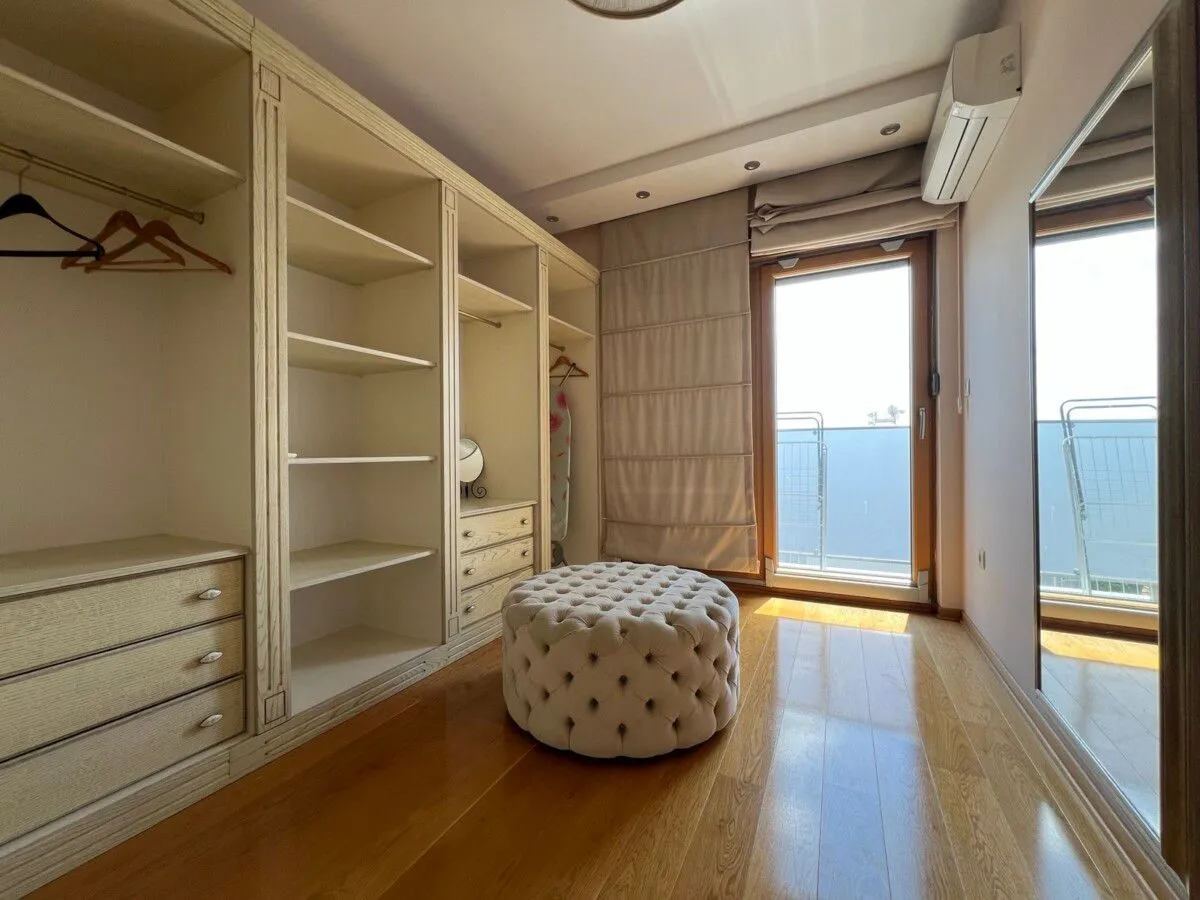 Izdavanje, trosoban stan, 103m², Momišići, Podgorica
