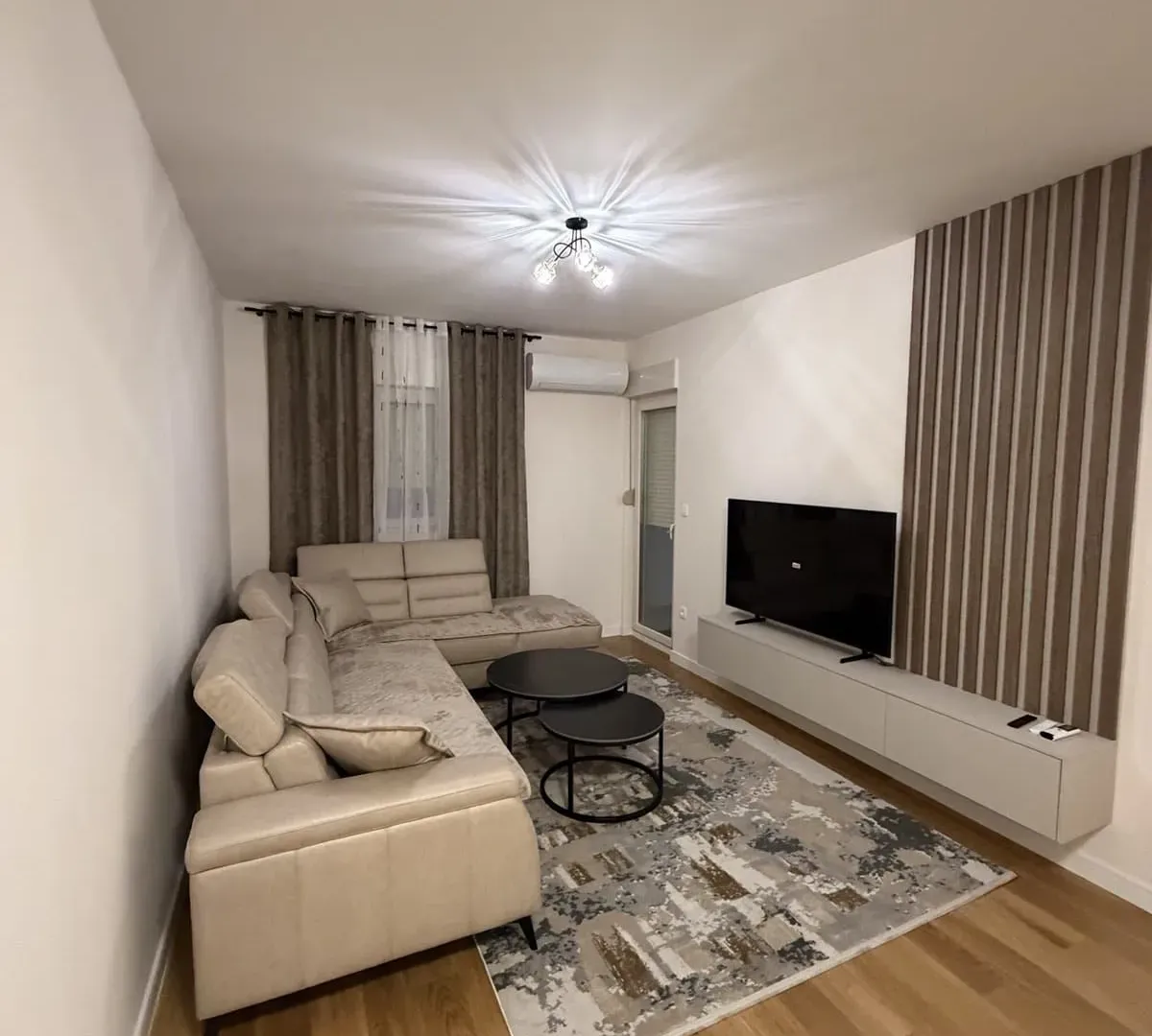 Izdavanje, jednosoban stan, 47m², Central Point, Podgorica