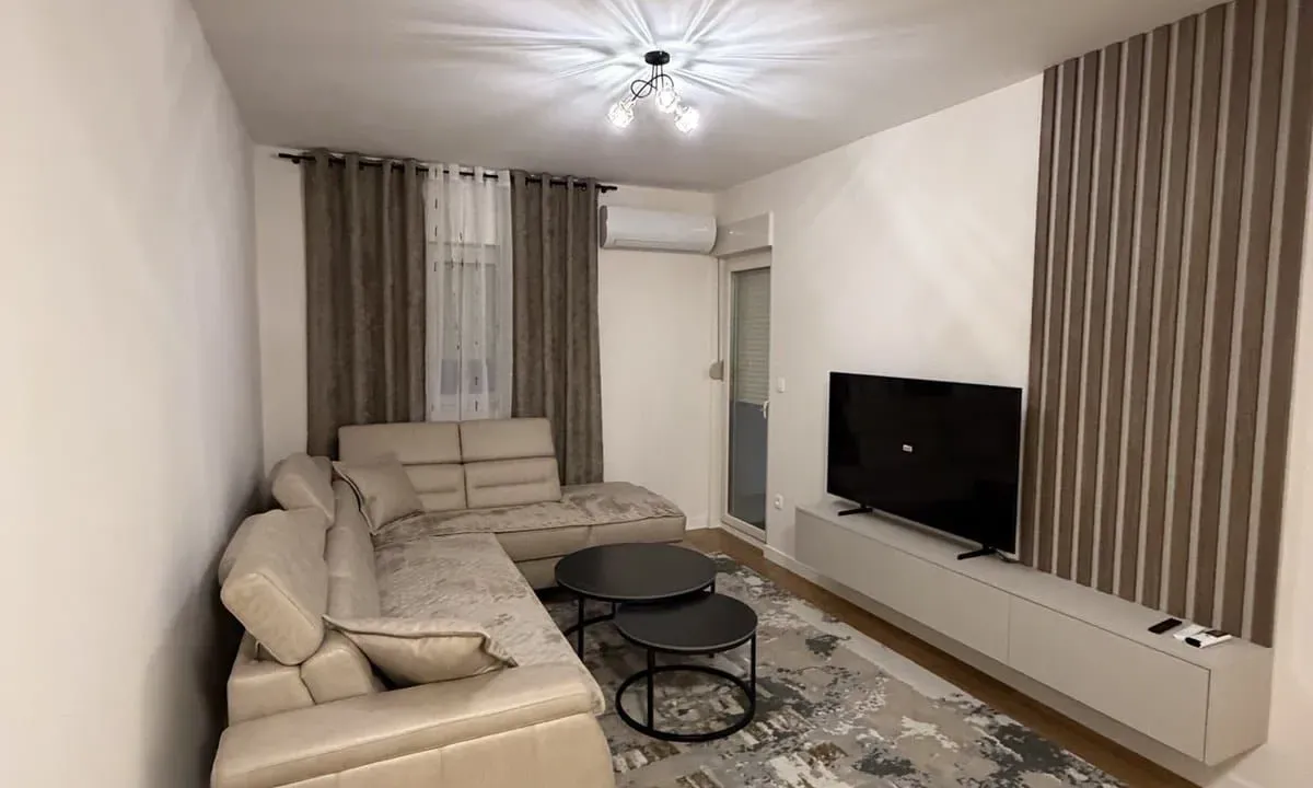 Izdavanje, jednosoban stan, 47m², Central Point, Podgorica