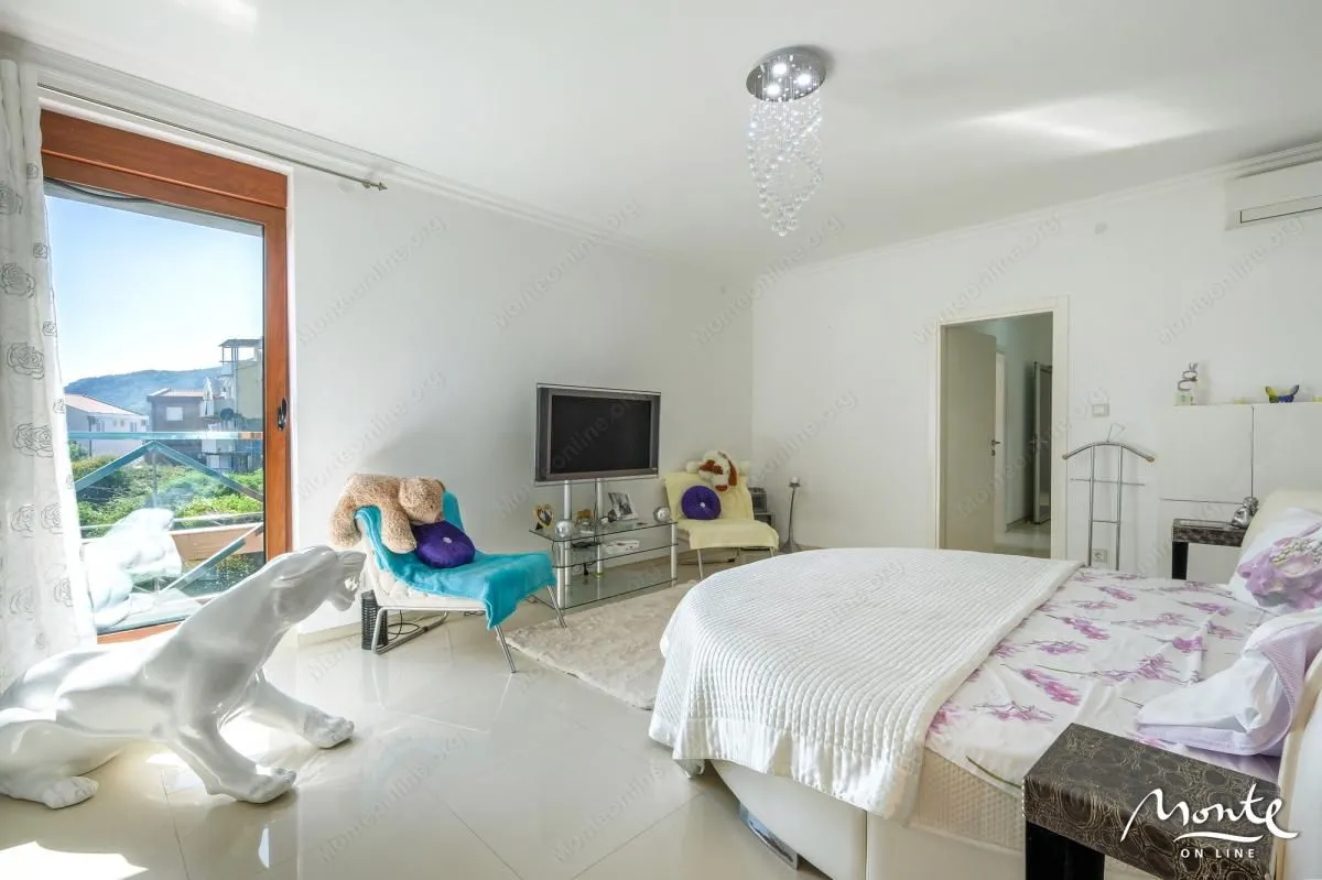 Sale, house, 430m², Bečići, Budva