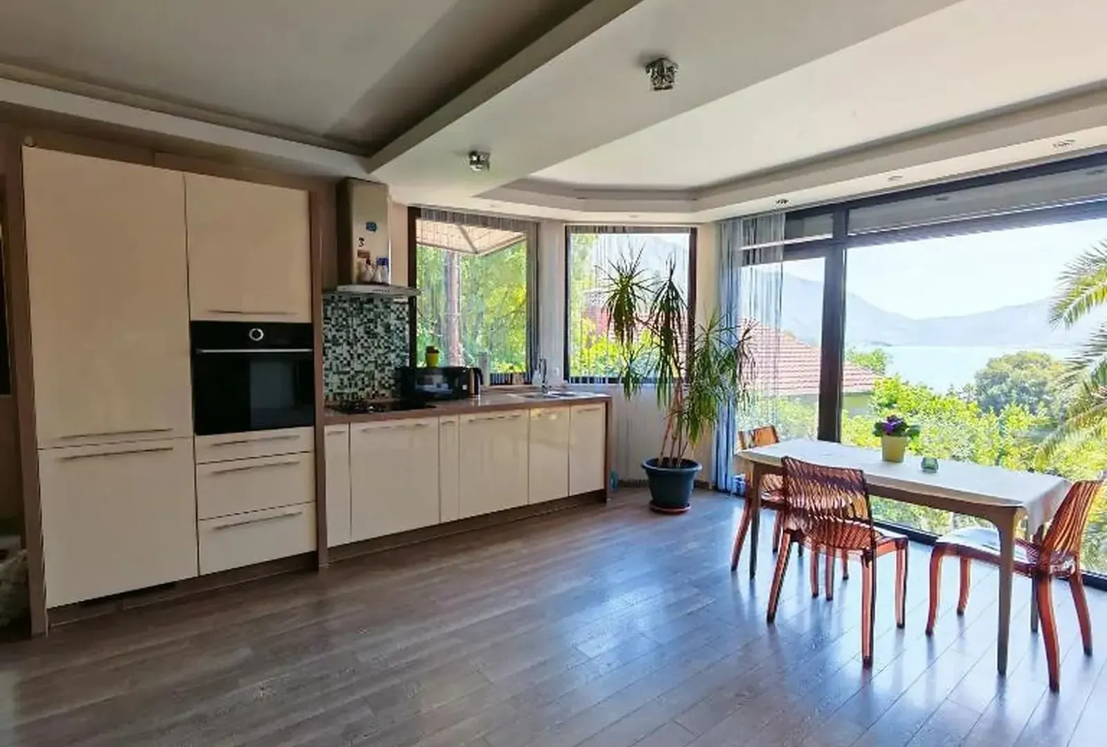 Rent, house, 110m², Orahovac, Kotor