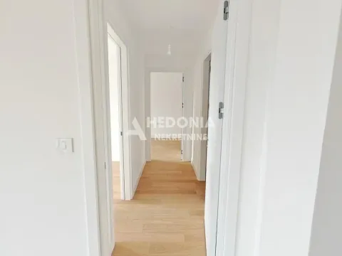 Sale, three bedroom apartment, 131m², Autokomanda, Voždovac Sve Podlokacije - image 9