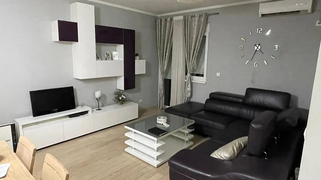 Izdavanje, dvosoban stan, 70m², Zagorič, Podgorica