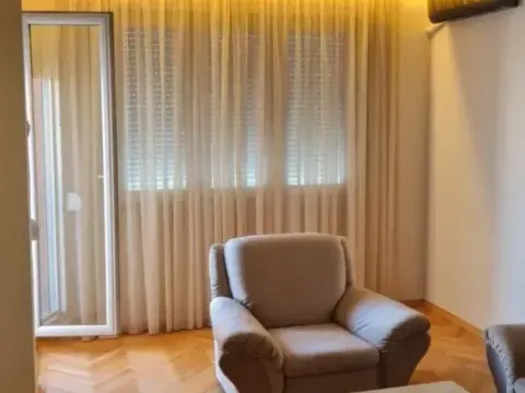 Izdavanje, jednosoban stan, 60m², Preko Morače, Podgorica