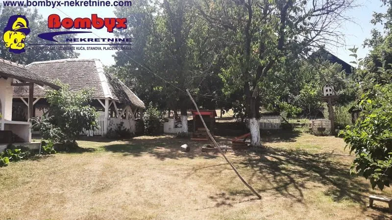Prodaja, kuća, 334m², Beočin, Srbija