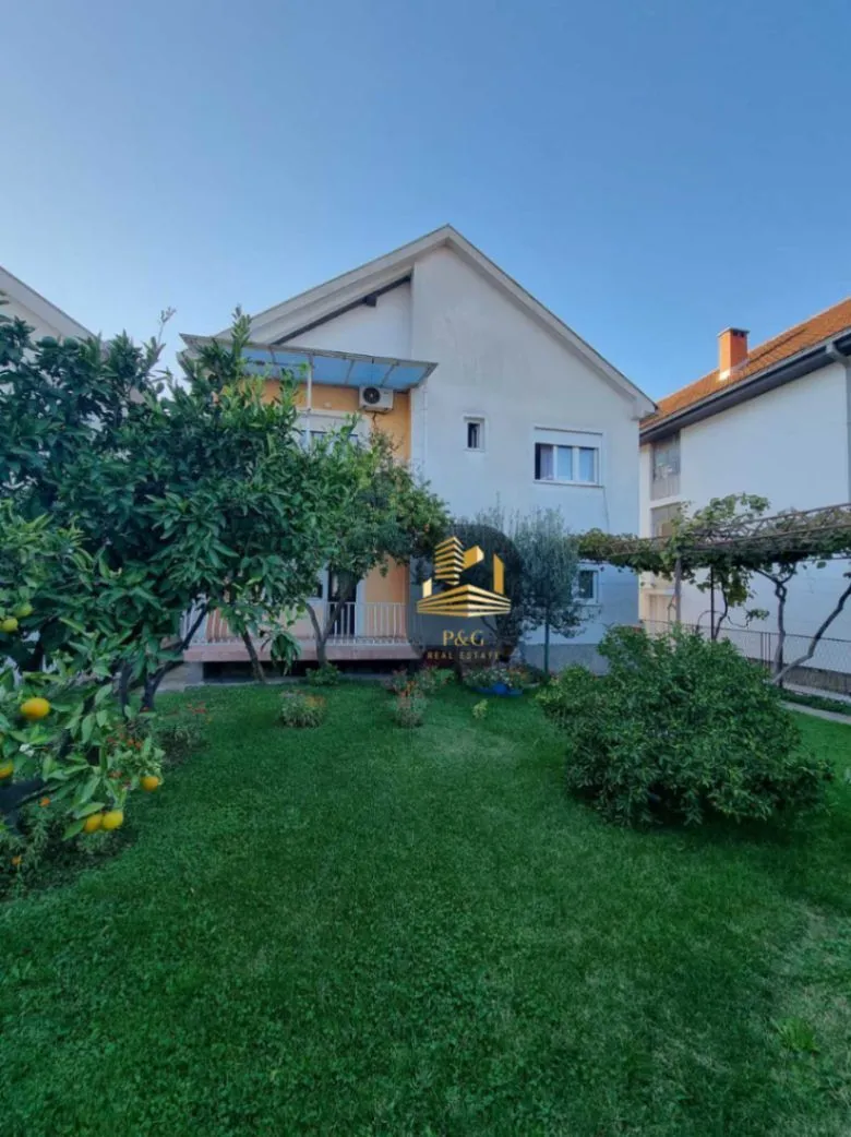 Prodaja, kuća, 250m², Stari Aerodrom, Podgorica