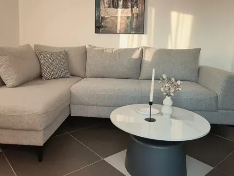 Izdavanje, jednosoban stan, 44m², Kalimanj, Tivat - image 5