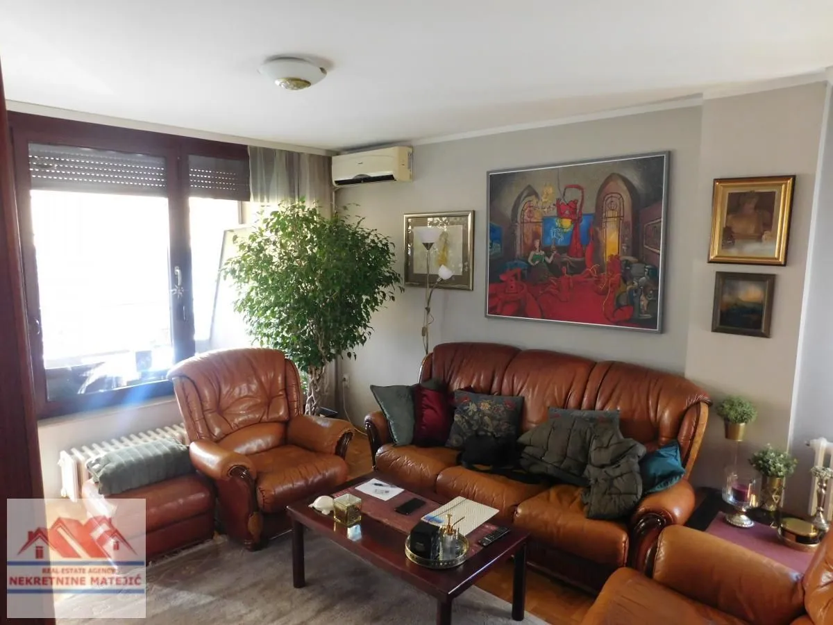 Prodaja, stan, 151m², Vašarište, Kragujevac