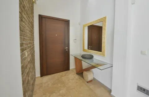 Prodaja, trosoban stan, 218m², Centar, Budva - image 26