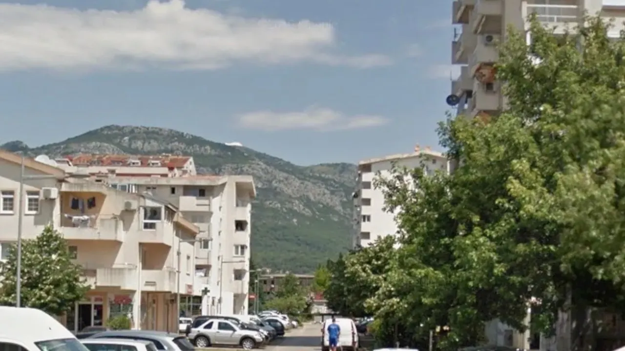 Sale, two bedroom apartment, 83m², Centar, Bar
