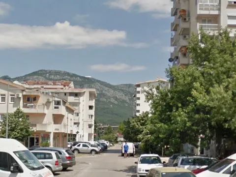 Sale, two bedroom apartment, 83m², Centar, Bar - image 1