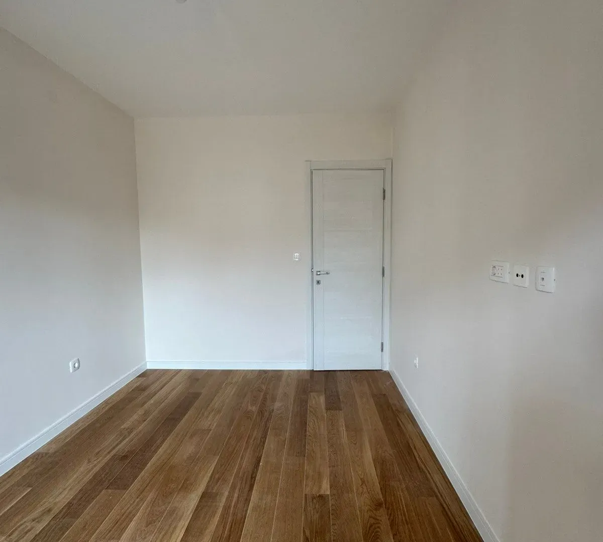 Izdavanje, jednosoban stan, 49m², Central Point, Podgorica