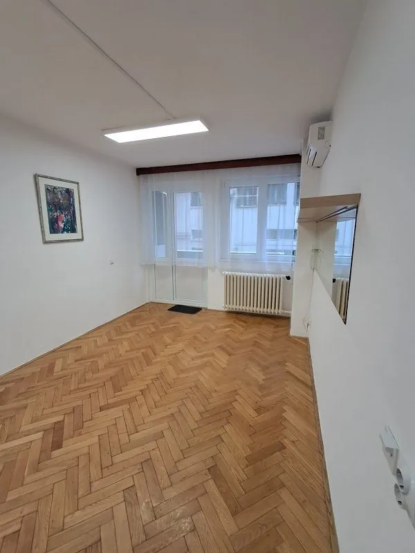 Rent, office space, 53m², Kalenić Pijaca, Vračar Sve Podlokacije