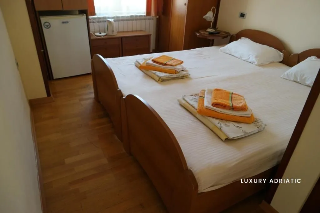 Sale, house, 670m², Prčanj, Kotor