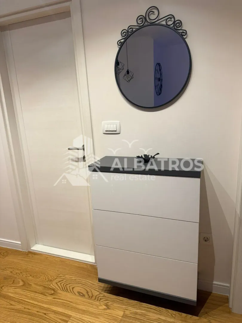 Izdavanje, jednosoban stan, 53m², Centar, Bar