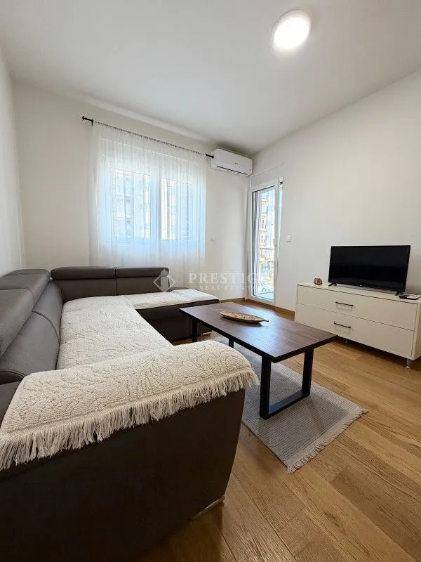 Izdavanje, jednosoban stan, 45m², New City, Podgorica