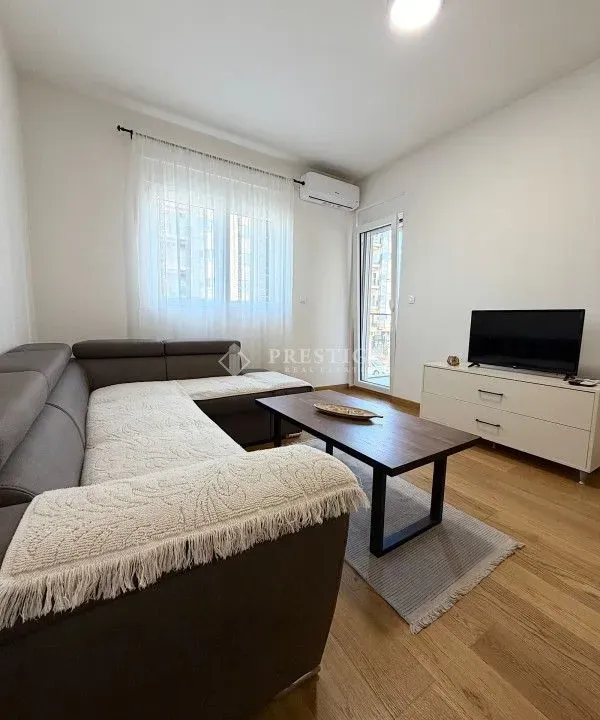 Izdavanje, jednosoban stan, 45m², New City, Podgorica