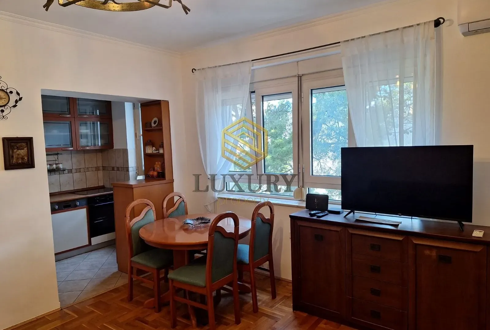 Izdavanje, dvosoban stan, 68m², Centar, Podgorica