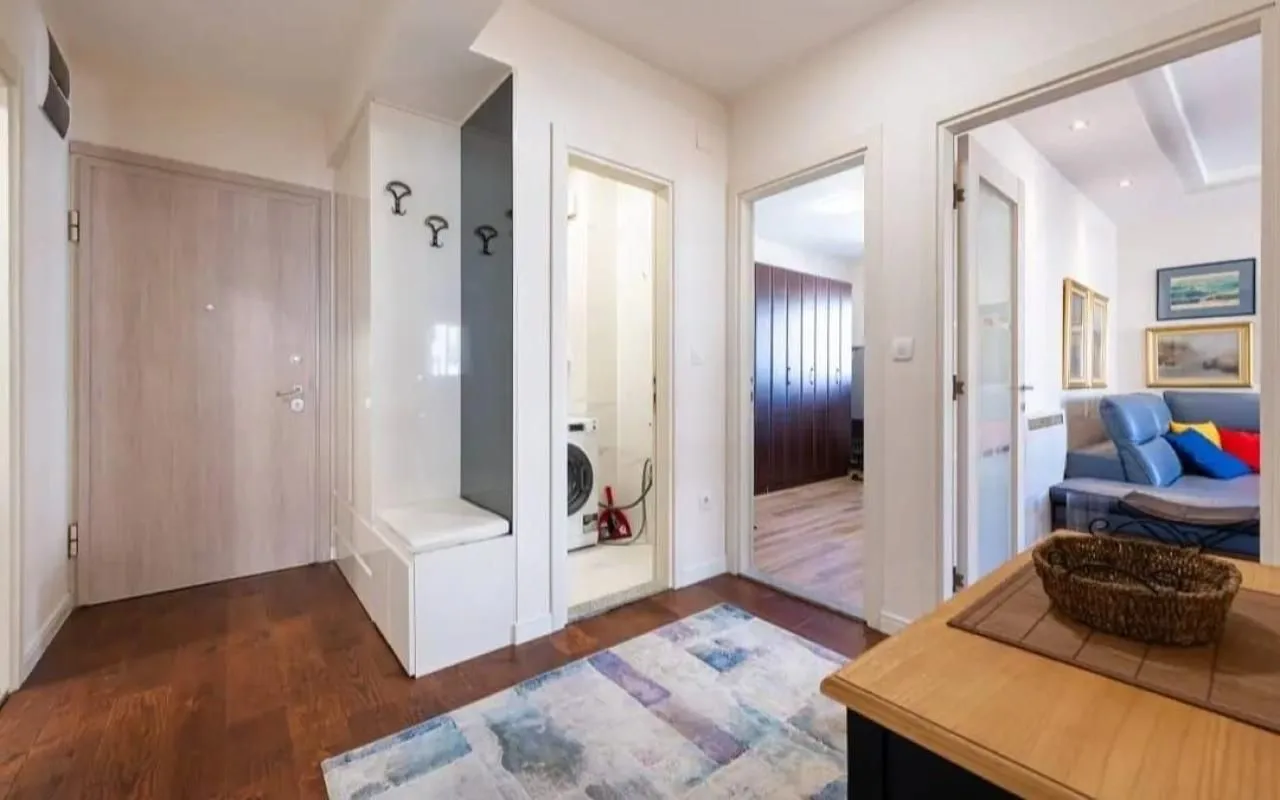 Izdavanje, dvosoban stan, 68m², Central Point, Podgorica