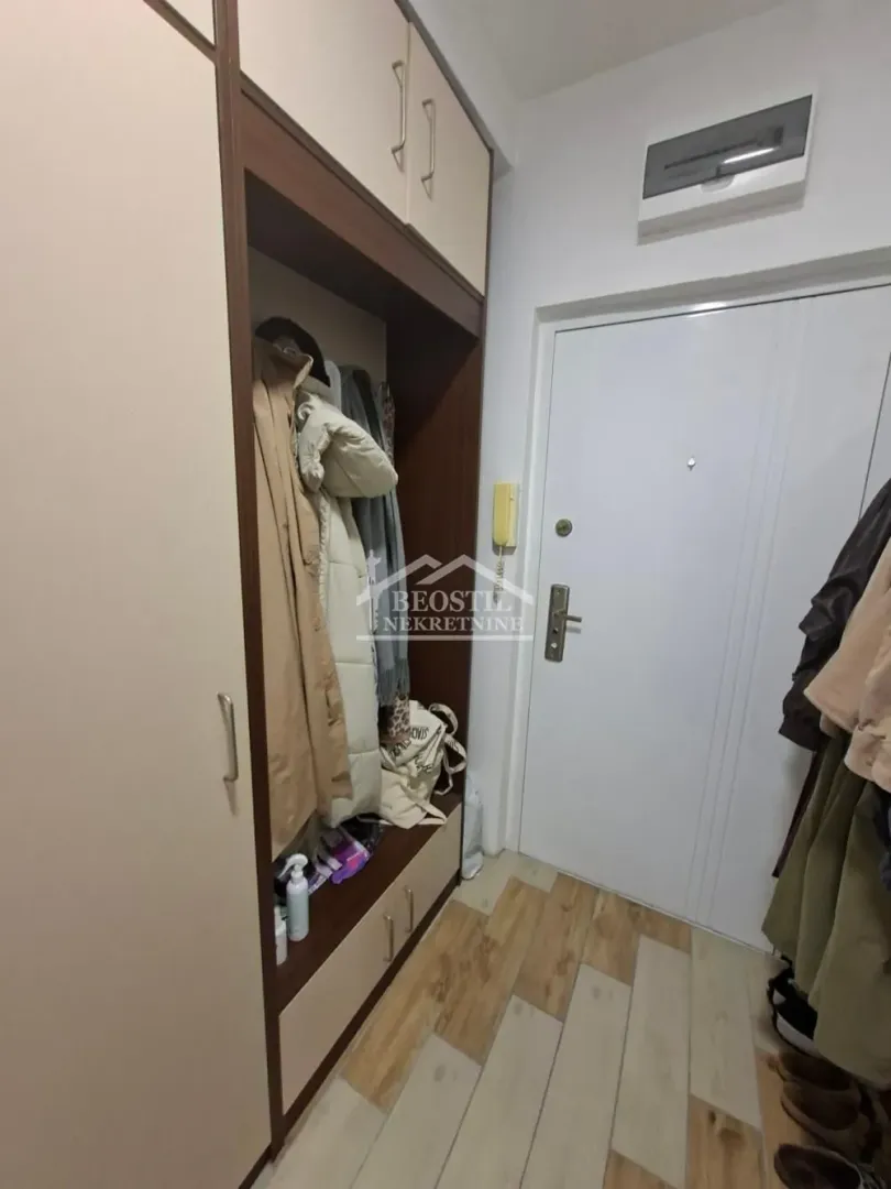 Izdavanje, trosoban stan, 70m², Novi Beograd Sve Podlokacije, Beograd