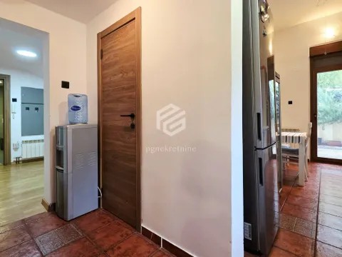 Rent, house, 285m², Gorica C, Podgorica - image 17