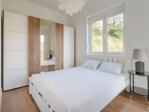 Rent, two bedroom apartment, 75m², Budva, Crna Gora - image 3