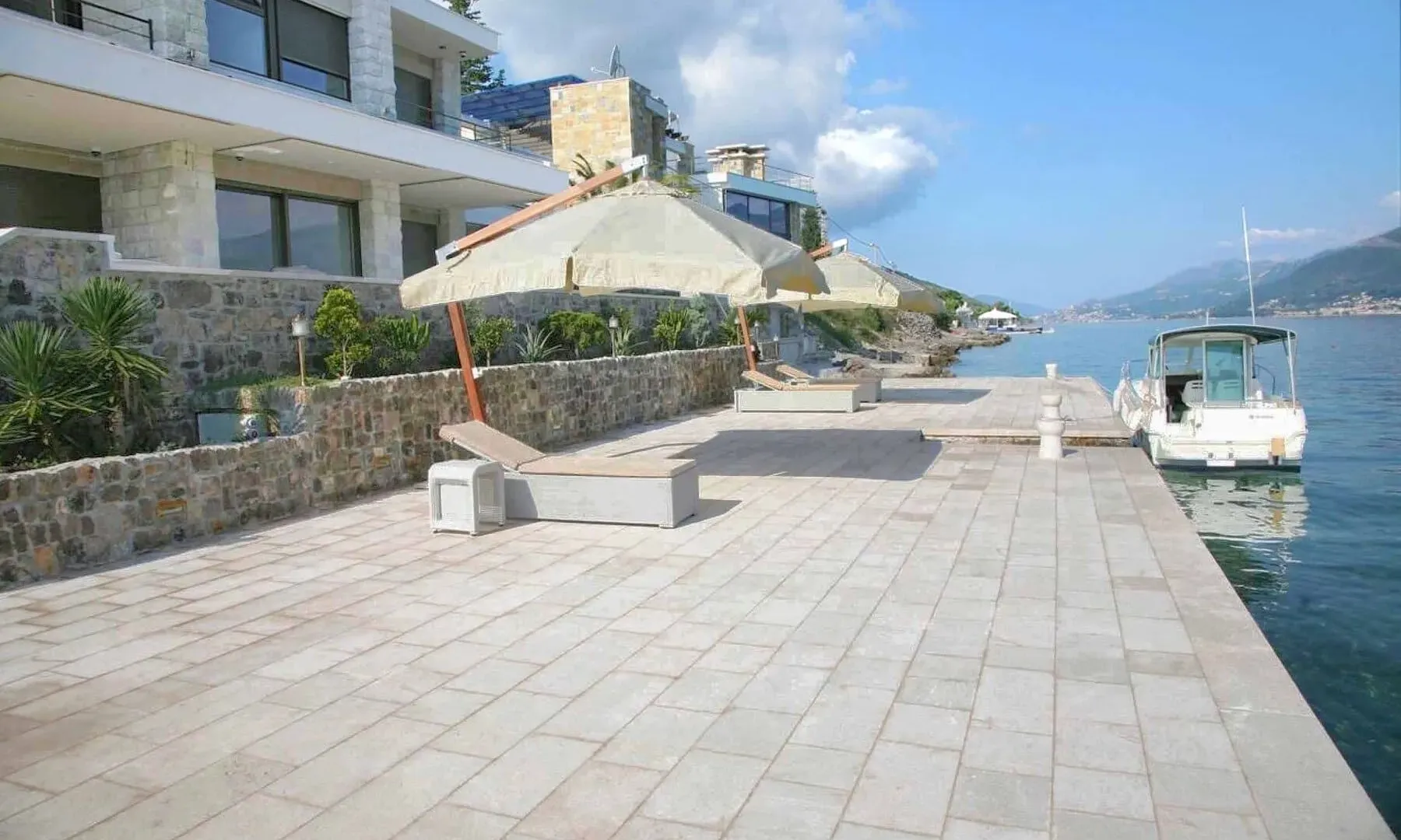 Rent, house, 300m², Krašići, Tivat