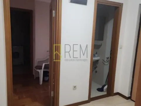 Izdavanje, dvosoban stan, 68m², Stari Aerodrom, Podgorica - image 12