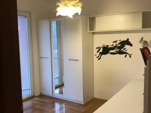 Izdavanje, četvorosoban stan, 191m², Mrčevac, Tivat - image 16