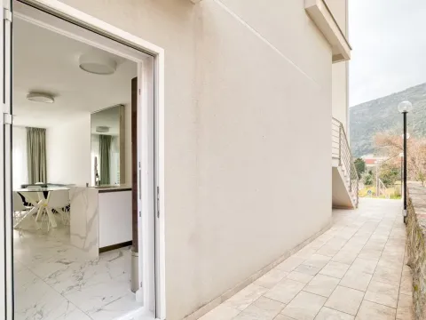 Rent, two bedroom apartment, 60m², Petrovac, Budva - image 21