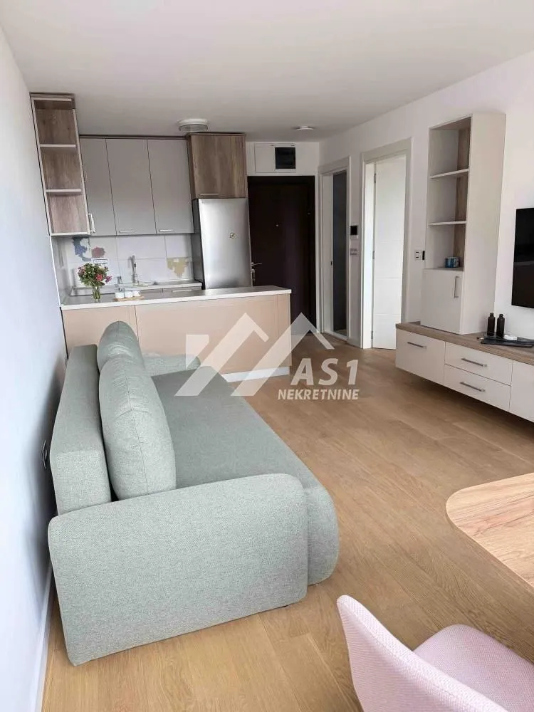 Izdavanje, jednosoban stan, 43m², Sajam, Novi Sad Sve Podlokacije