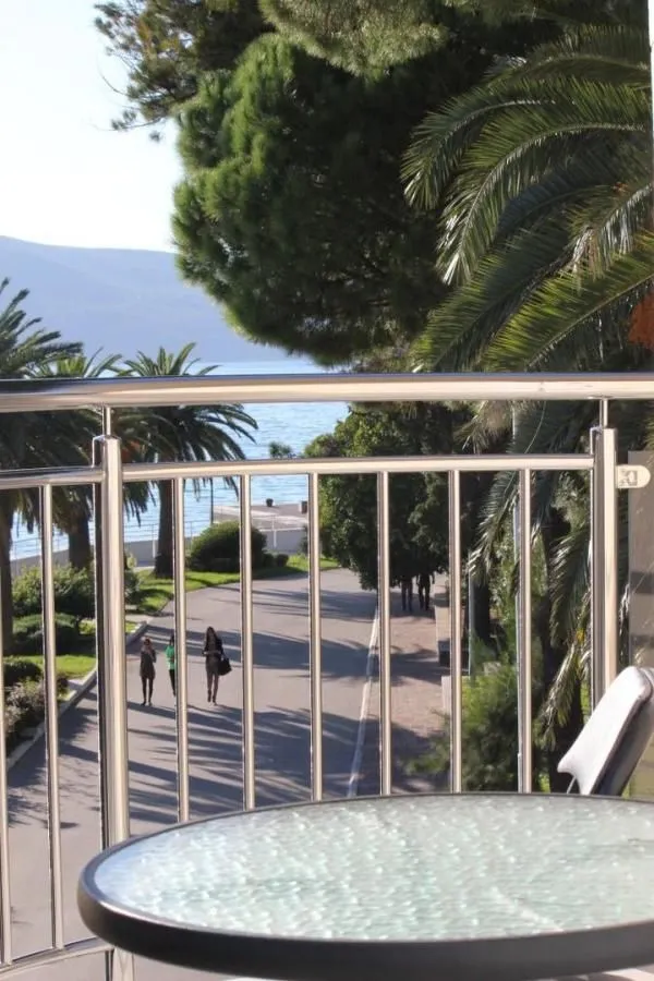 Rent, two bedroom apartment, 80m², Tivat, Crna Gora