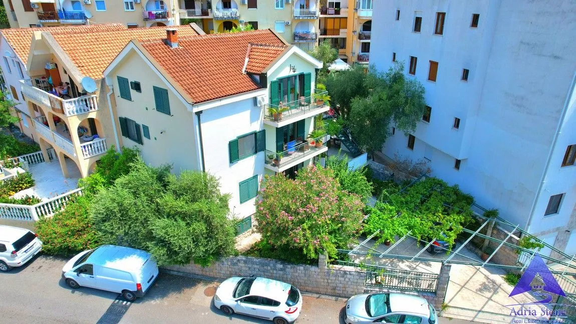 Sale, house, 290m², Podkošljun, Budva